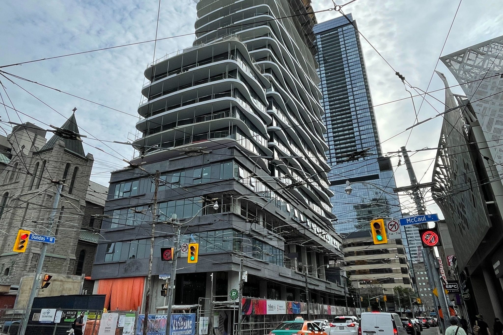 People absolutely hate this new Toronto condo tower