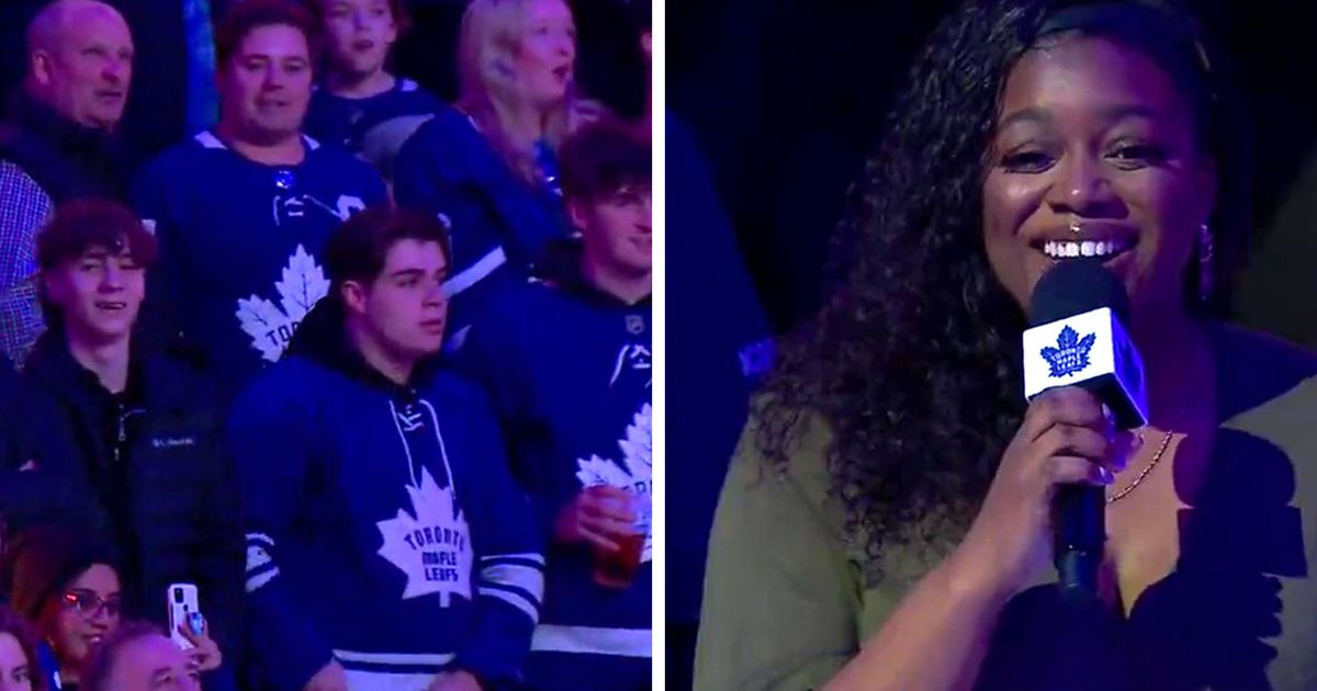 Toronto Maple Leafs Fans Finish Singing Us Anthem Toronto Maple Leafs fans sing U.S. anthem after singer mic fail and